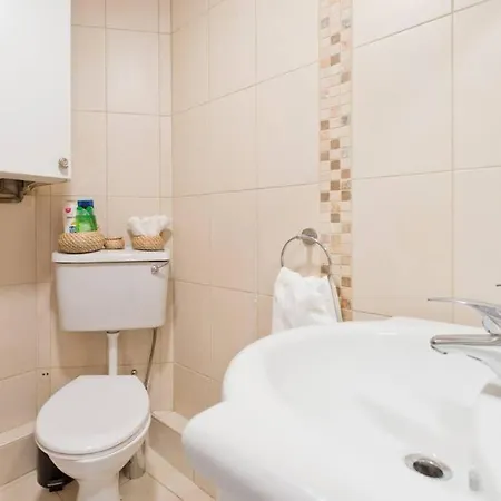 Spacious*bright*convenient*3bed Apt*to*oconnell St Apartment